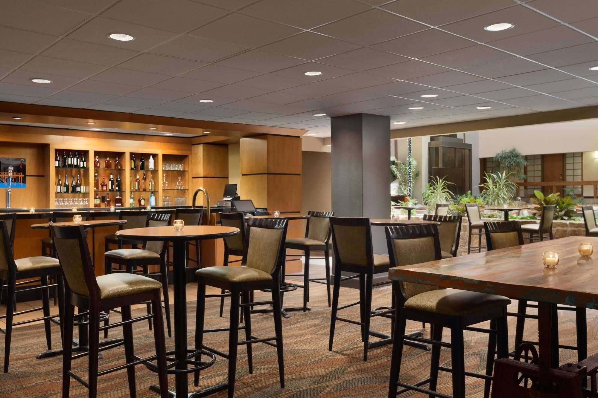 Embassy Suites By Hilton Oklahoma City Will Rogers Airport Eksteriør bilde