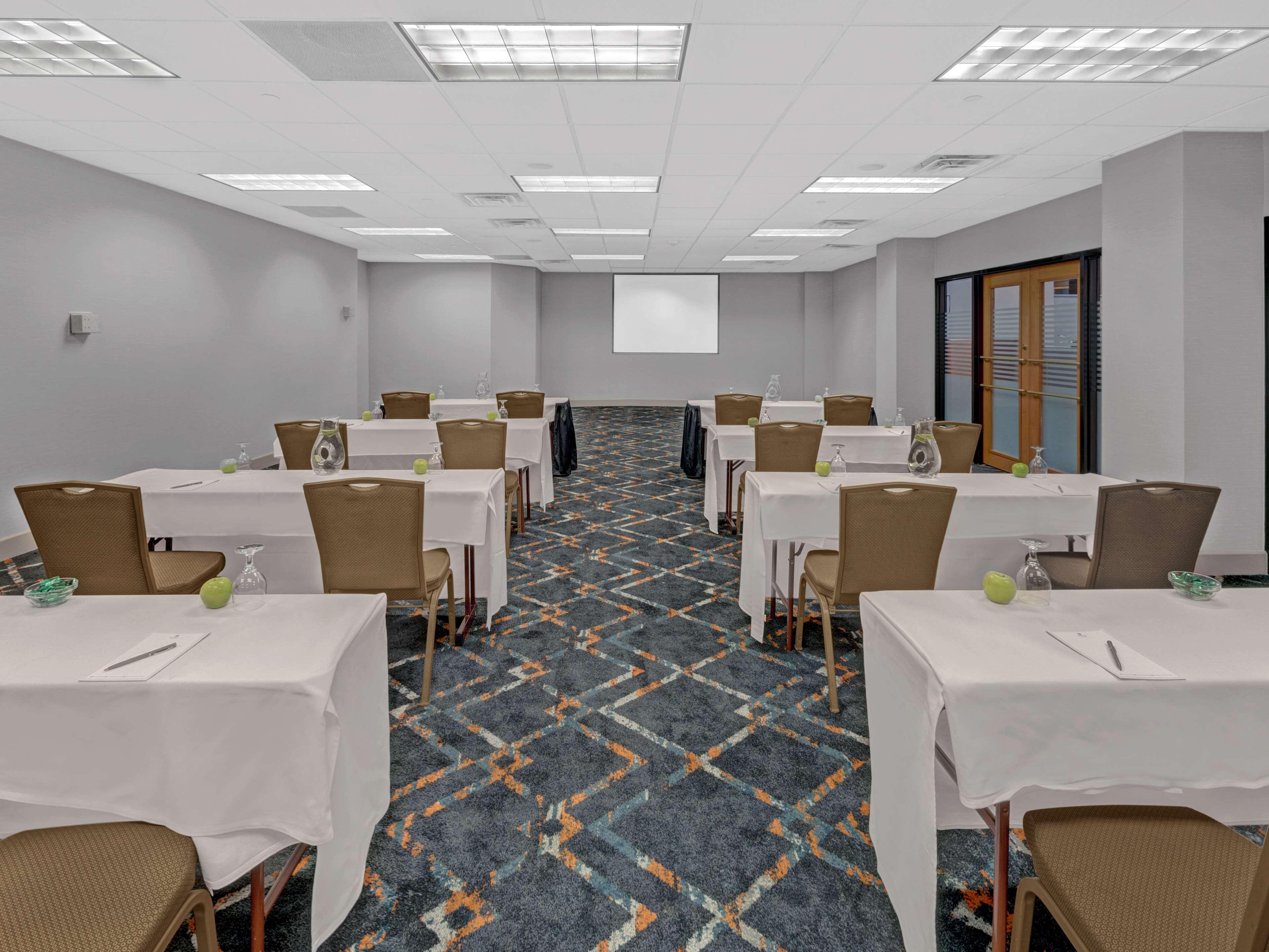 Embassy Suites By Hilton Oklahoma City Will Rogers Airport Eksteriør bilde