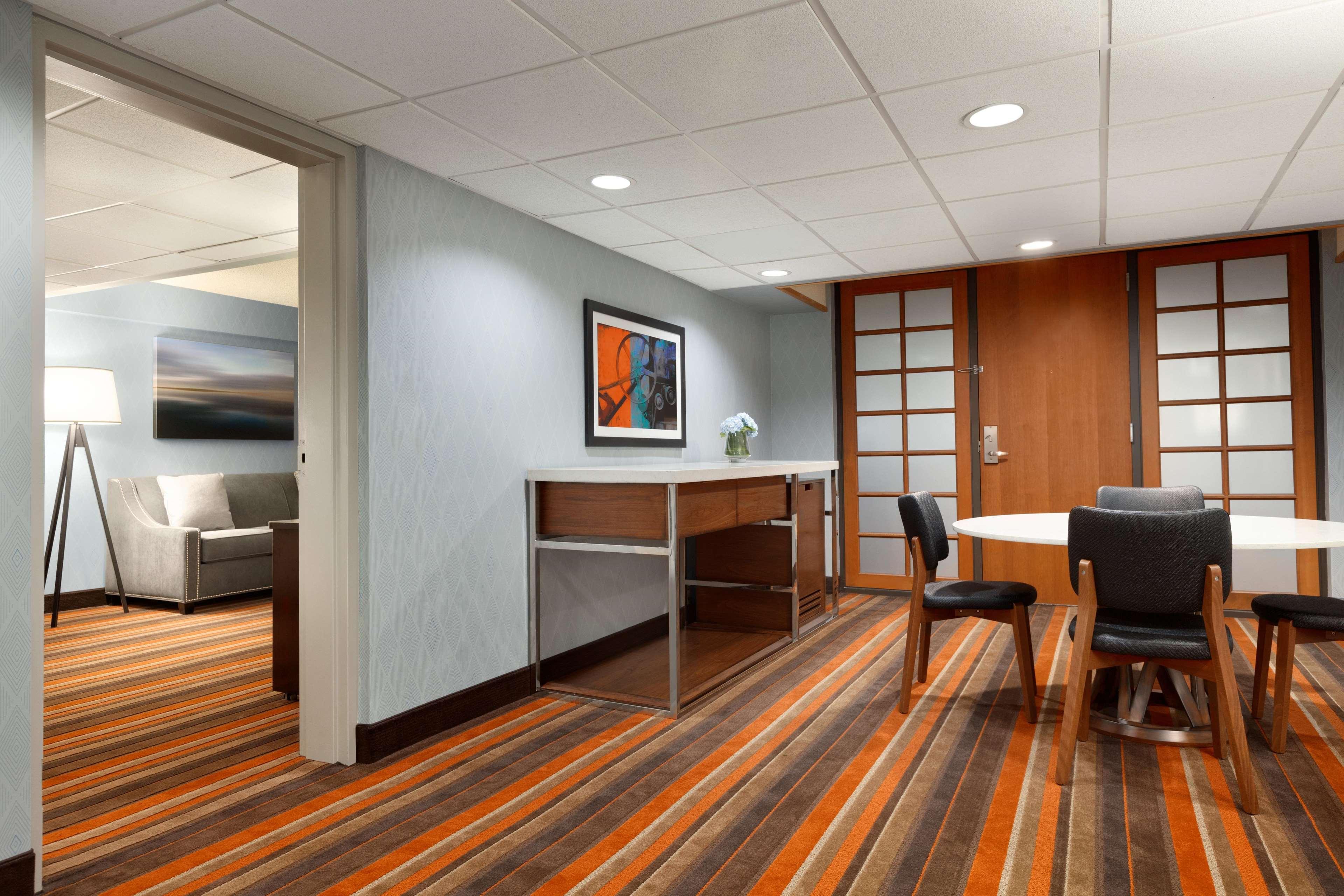 Embassy Suites By Hilton Oklahoma City Will Rogers Airport Eksteriør bilde