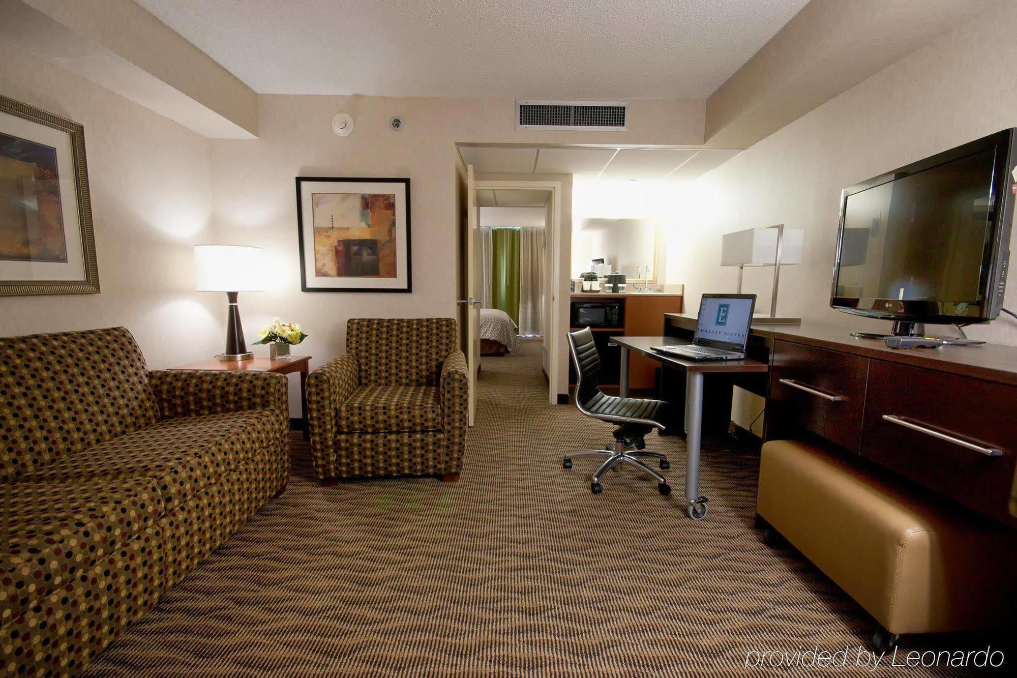 Embassy Suites By Hilton Oklahoma City Will Rogers Airport Eksteriør bilde
