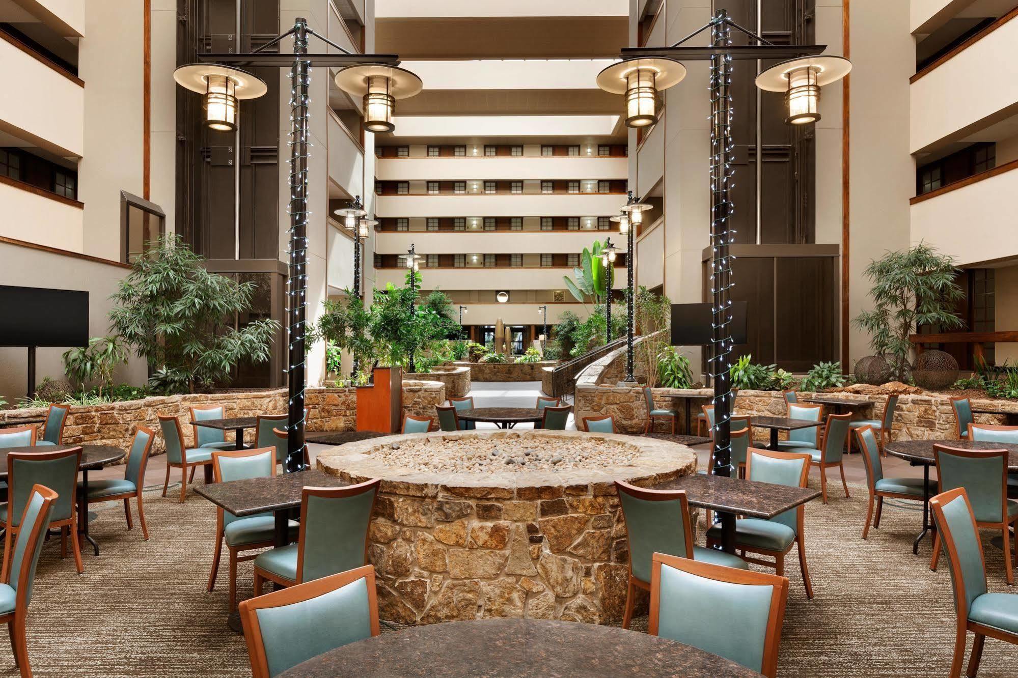 Embassy Suites By Hilton Oklahoma City Will Rogers Airport Eksteriør bilde